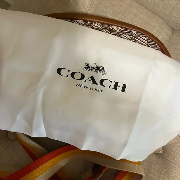 Coach X Disney - Camera Bag In Signature Textile Jacquard ❤️ - Picture 4 of 16